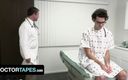 Say Uncle: Doctor टेप - सुंदर रोगी अपने पूरे चेहरे पर भारी भार डालता है जबकि कमीना डॉक्टर उसे चूत में वीर्य देता है