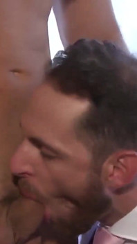 Menatplay - dominante Elsa de Silva beukt anaal bij Aitor Proficiat