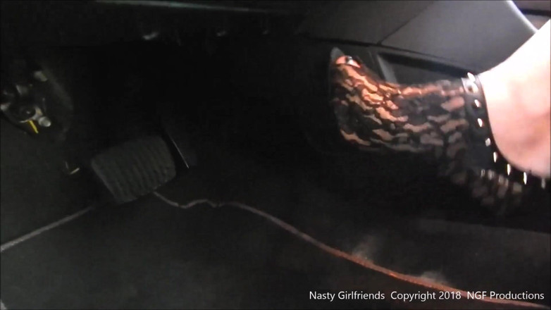 Nasty Girlfriends: College-mädchen rebell, revÃ¤nscht papis auto in high heels