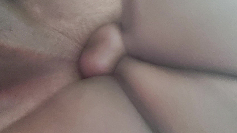 Angy Bisexperiences: Le cul de mon cocu squirte en se faisant baiser...