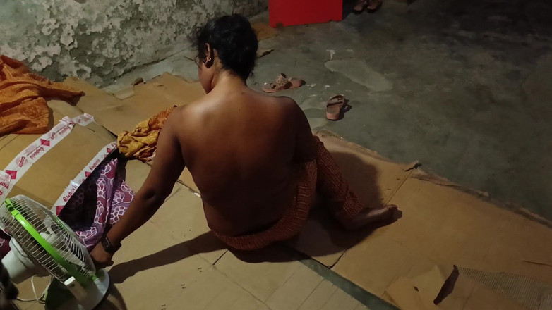 Nirman: Bhabhi mông to thay quần áo và cậu bé watchig của...