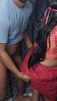 Ateşli desi orta yaşlı seksi kadın mükemmel götle yarağa biniyor - gerçek amatör ev yapımı Hintçe seks