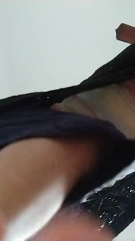 작은 바보를 분쇄하는 비열한 소녀 거인