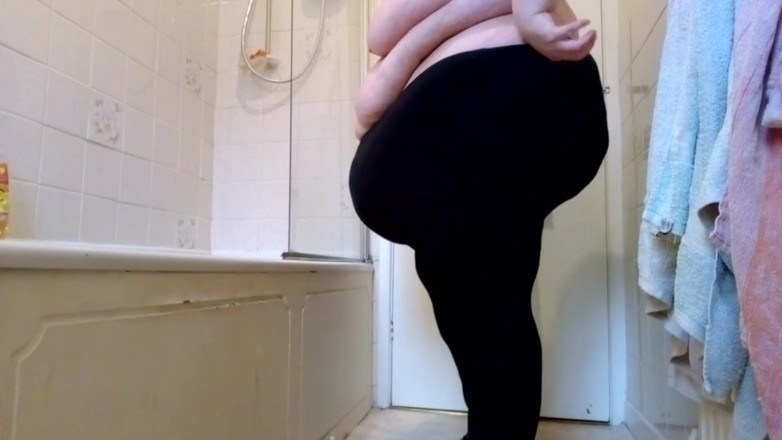 SSBBWLadyBrads: Naked SSBBW cleans lower camera view