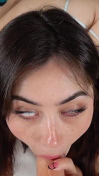 Chloe Surreal - grosse masturbation naturelle