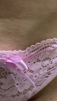 おはよう、おしっこ集め!汚れたパッドをつけたクローズアップのアソコ!女性視点!