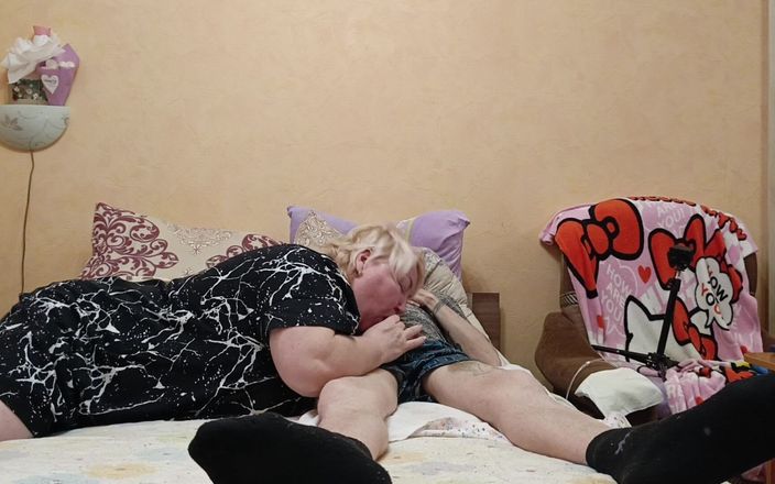 Zona901: Sousedka kouří každou poslední kapku spermatu z ptáka