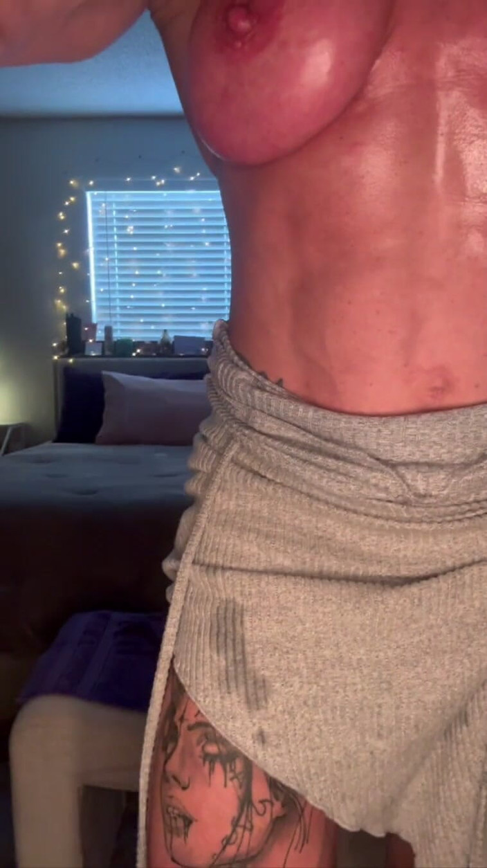 Simone Steele: Mama flex musculară