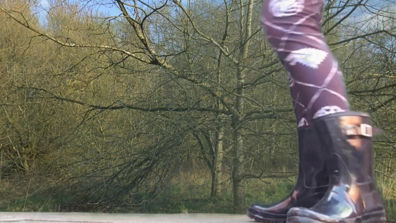 Ari Kajira: Wellies botín fetiche bosque