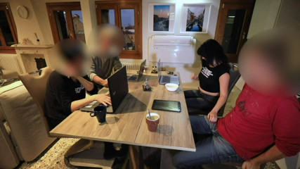 Alexandra Wett: 18 ans pendant la rencontre ! Injecté deux fois !