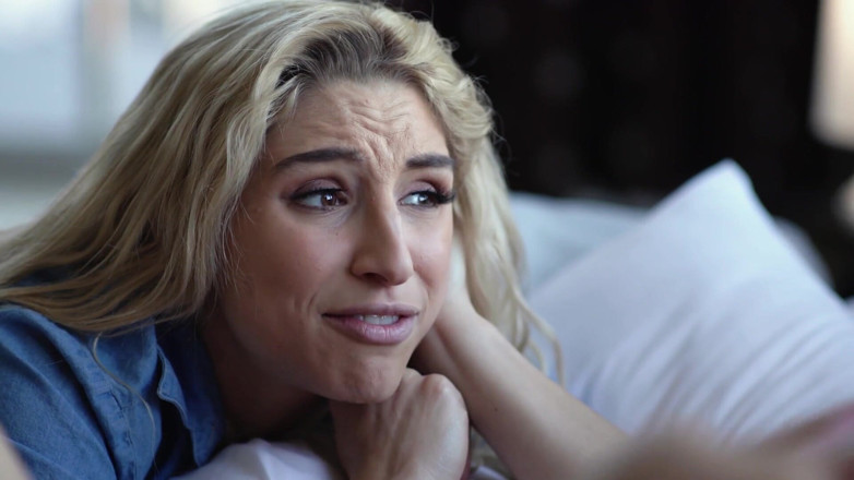 SweetheartVideo: Lesbijskie przyrodnie siostry 8 scena 1 siostry uwielbiają się bawić