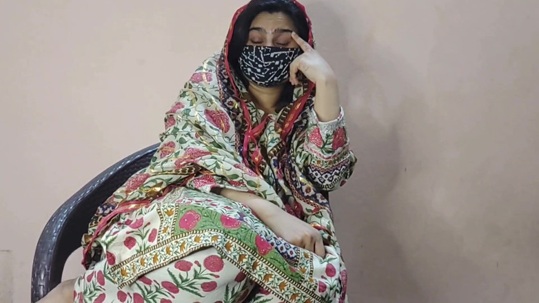 Faryal: 바리 바지 네 디 초트 바이 압니 츄트 클리어 힌디어 대화