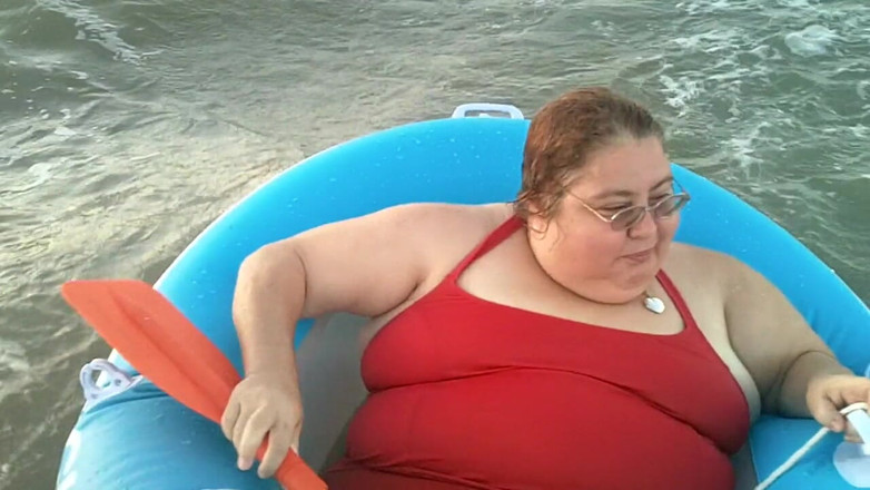 BBW nurse Vicki adventures with friends: Не смішні пригоди на морському човні!