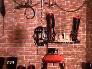 House of lords and mistresses in the spanking zone: Punggung merah 1