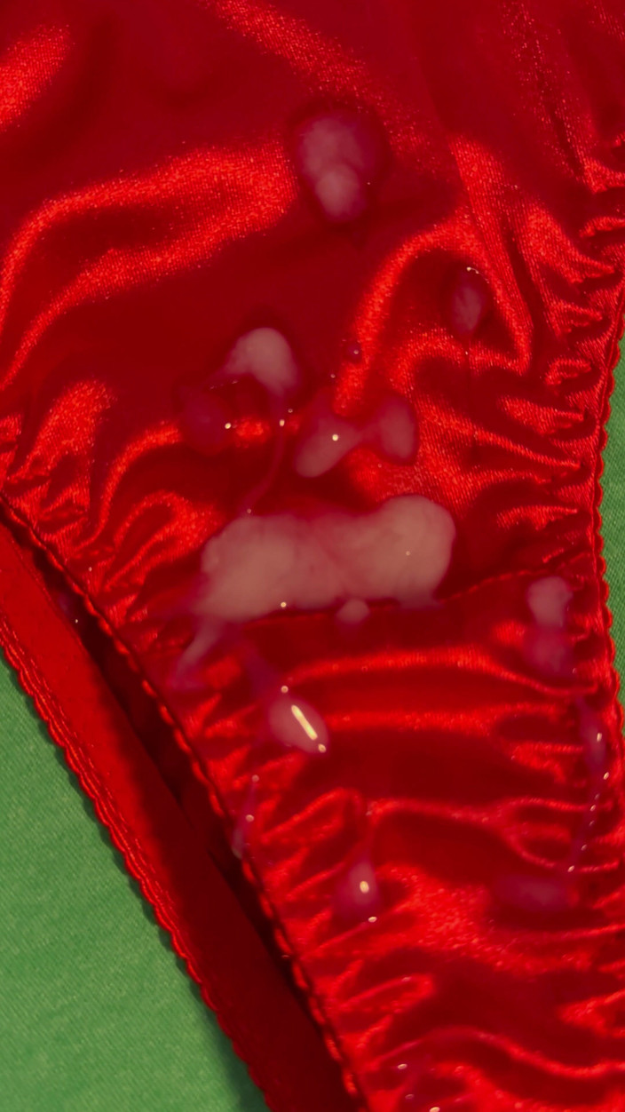 CumDaily: Éjaculation sur la culotte de ma femme 15
