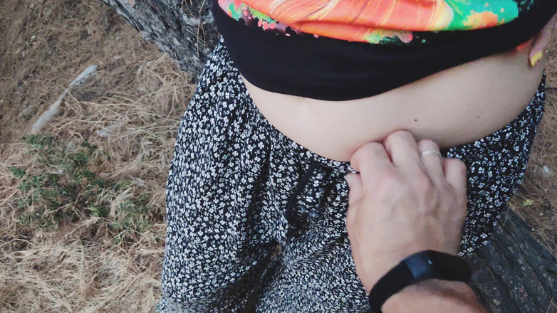 Risky Hairy Couple: かわいい海の景色を望む森でとても危険なパイズリ