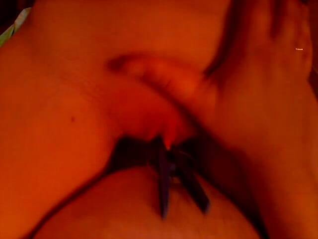 Mahca: 클리토리스에 붙인 빨래집게가