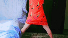 Kitty_Cross: 鏡でキラキラしたアイシャドウをつけた美しいトランス女性