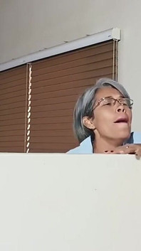 Istri nakal ini selingkuh dari suamiku sama supir kontol besar di rumahnya sendiri