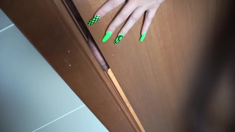 Lady Mesmeratrix Official: Femdom, une nana déjantée punit sa bite sur la porte