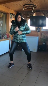 Soție infidelă dansează pentru prietenul soțului 229