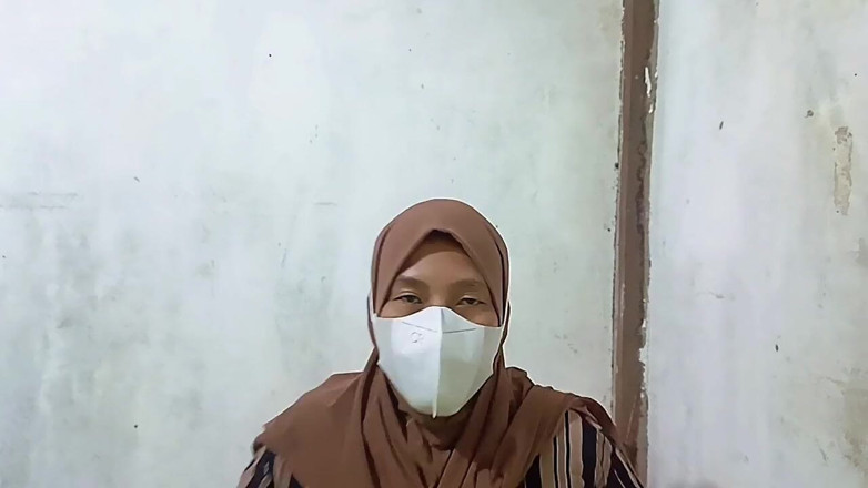 Rania: Guru hijab lagi asik masturbasi