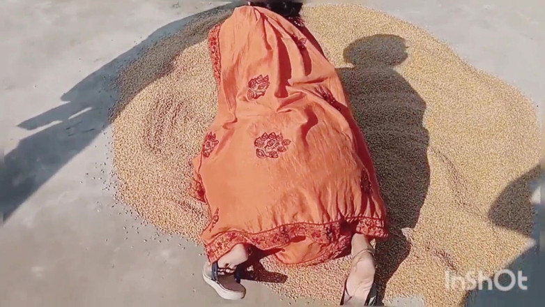 Muskaan Sharma: Une villageoise desi baise une vidéo de sexe