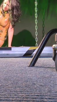 Dietro la scena: AshleyGreyBDSM vestita in lattice video da sola con un dildo o squirta meravigliosamente