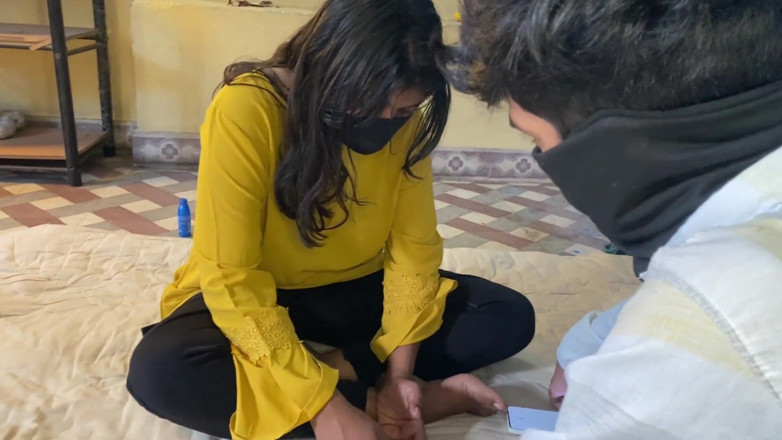 Indian Teen Girl's: Buitenshuis seks stiefbroer en stiefzus buitendeur romantiek en seks Mallu...