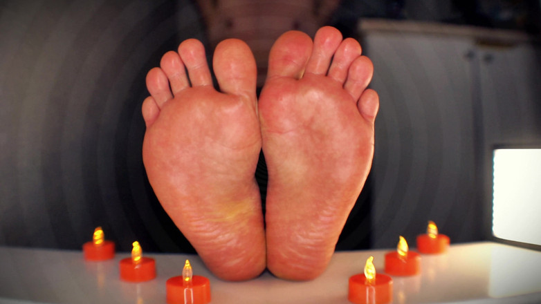 CashmasterAngel: Одержимая под ступнями господина