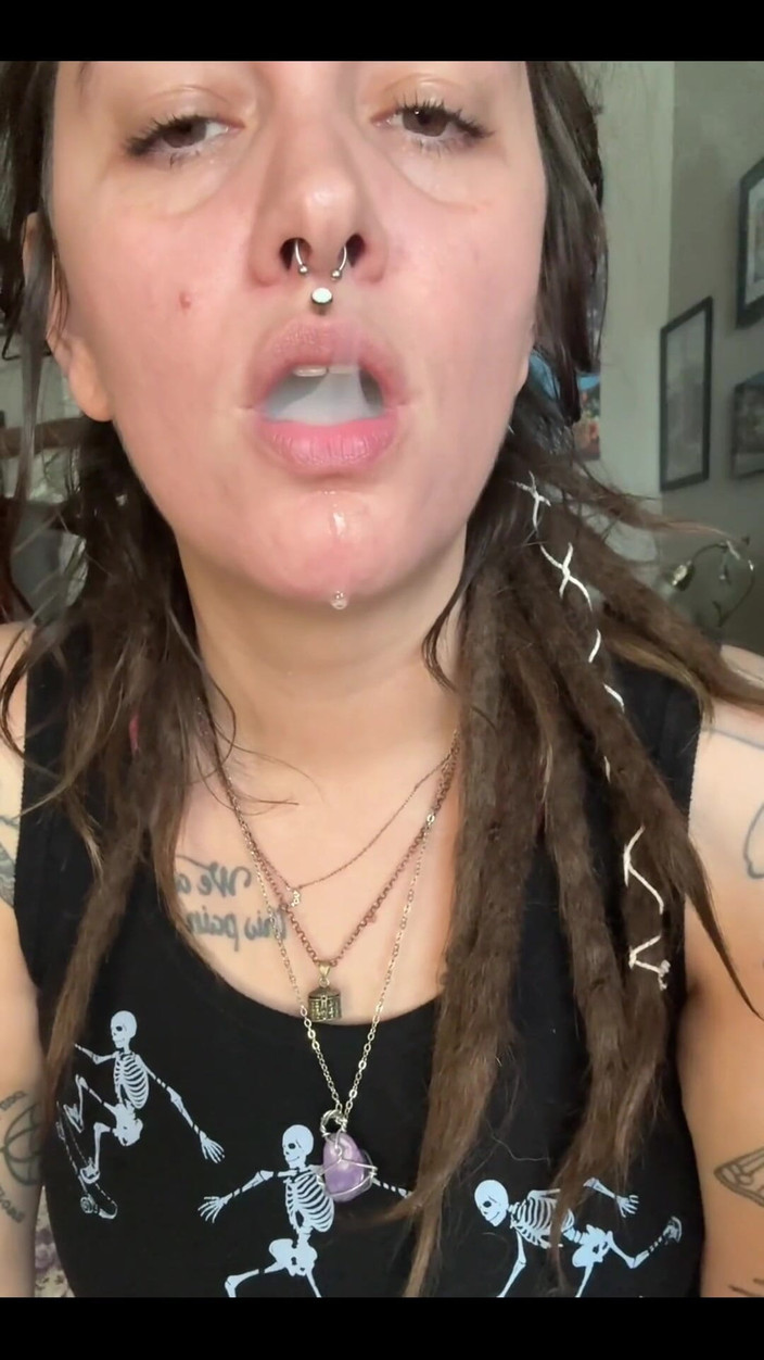 Chery Trees: Dmuchanie dymu na ciebie i ślinienie się