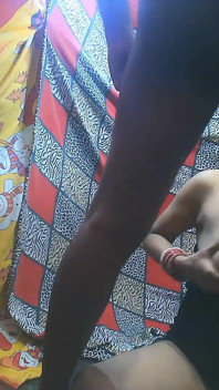 黒いドレスを着たバビが私のチンポをしゃぶり、私は彼女とセックスします