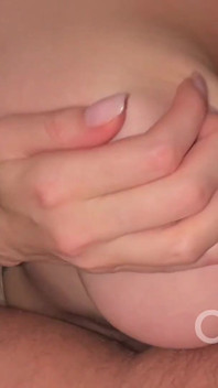 Tette enormi naturali che lavorano un grosso cazzo-tette