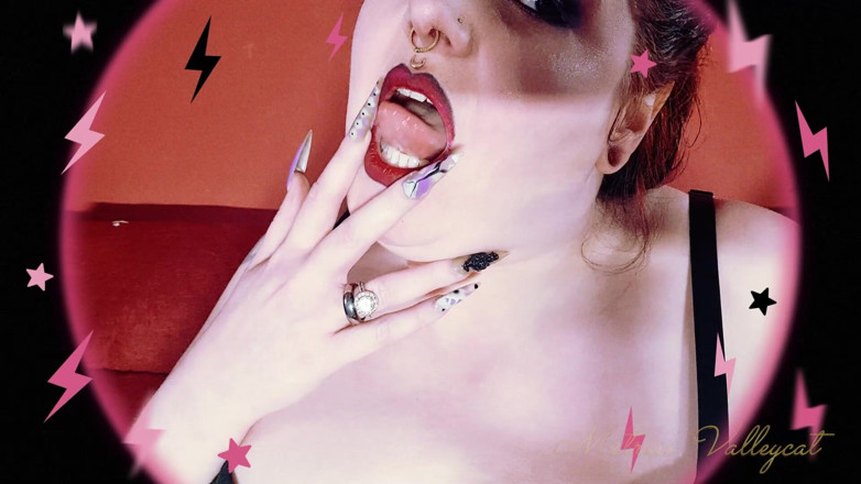 Mxtress Valleycat: Entrancing Lip Worship