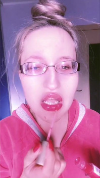 Asmr Czerwona szminka i mini ciasto Jedzenie