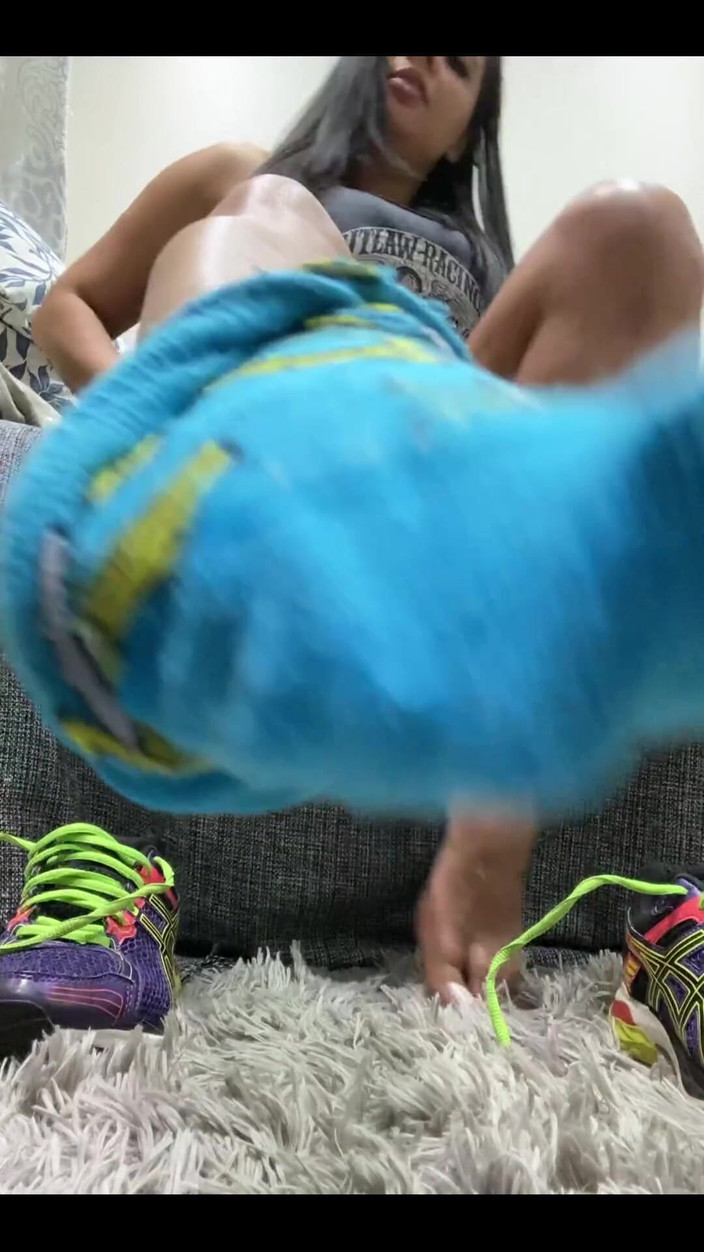 KiffaFeet: 汗だくの足ファンの皆さん、こんにちは