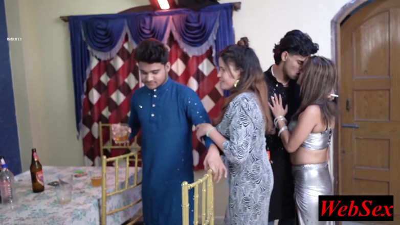 WebSex Premium: Soție indiană care face schimb de sex cu hindi care...