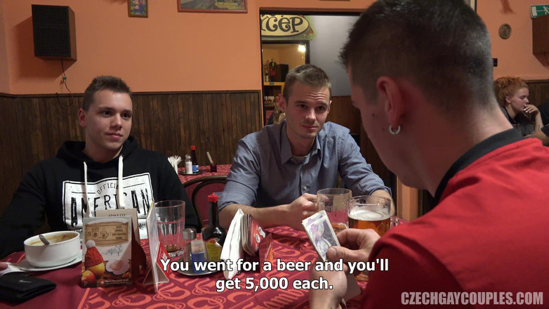 Czech Gay Couples: Чеські гей-пари 2 повії в пабі - складських хлопців трахають членом прямо в барі