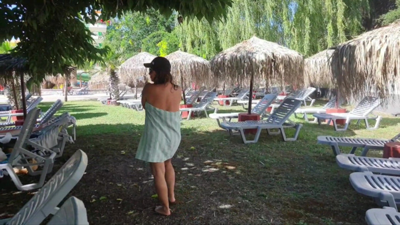ExpressiaGirl: Ateşli üvey kız kardeş Expressiagirl halka açık bir su parkında mallarını...