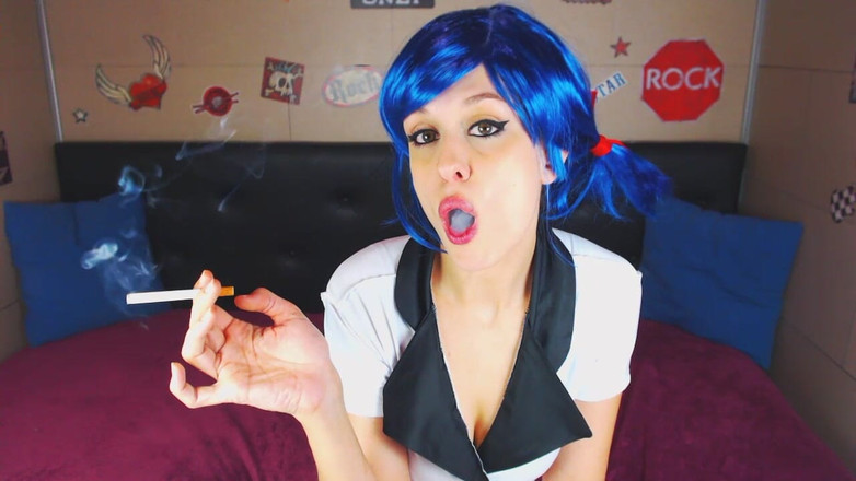Candystart Videos: 喫煙フェティッシュ。レディバグ。コスプレ