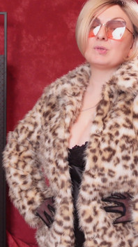 Ma collection de manteaux de fourrure sexy - partie 1 - Arya Grander, MILF fétichiste