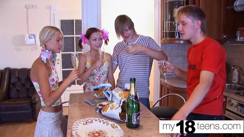 My 18 Teens: My18teens - gruppsex två par - sperma i munnen