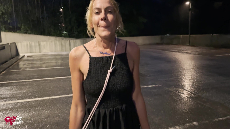 Miley Weasel: Blonde Schlampe Auf Dem Volksfest Abgeschleppt Und Im Regen Gefickt!!
