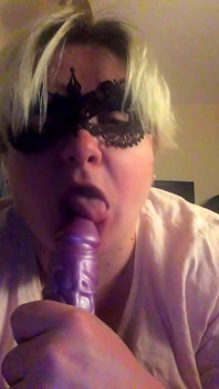 Bbwbootyful lutscht meinen 12 zoll lila dildo