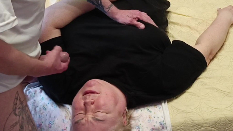 Zona901: Îmi masturbez pula pentru a ejacula pe vecinul meu