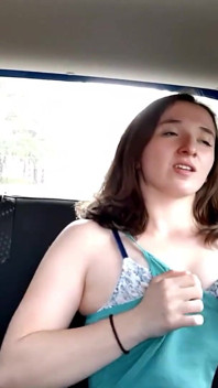 Min taxiresa blinkar mina bröst och rör vid mig själv
