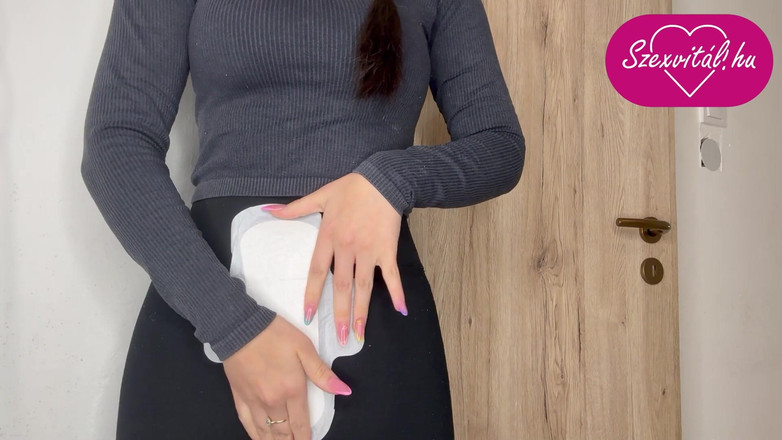 AmayaMori: Mă masturbez într-un Maxi Insert și sunt foarte umedă.