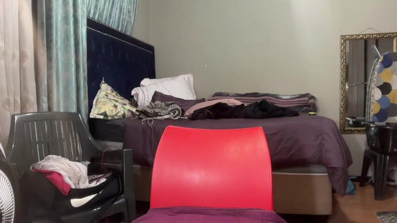 Legendary Booty Overdose: 丰满熟女摇晃巨大的胸部和moanig大声