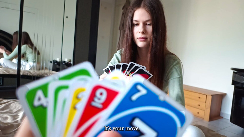 Honey Nasia: Moje nevlastní sestra ke mně přišla bez kalhotek a přišla...