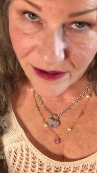 Mama vitregă sexy seduce cu cea mai bună muie și înghite! Mamă sexy Maxxximum